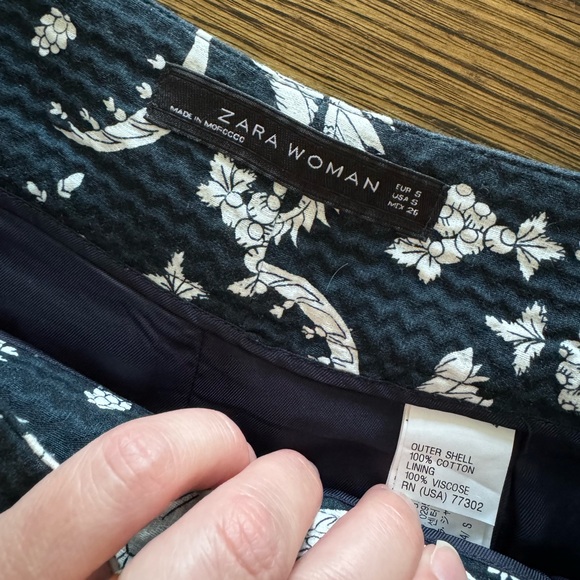 Zara mini shorts in size S - Picture 4 of 4